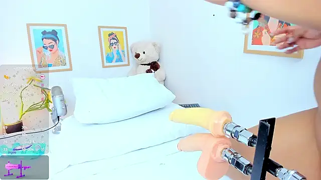 jasminnee  online show from February 3, 2026, 1:27 pm