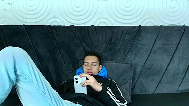 Snapshot of thiago19s chatting on December 17, 2024, 12:22 pm thiago19s online show from December 17, 2024, 12:22 pm