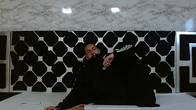 Snapshot of thiago19s chatting on February 13, 2025, 9:49 pm thiago19s online show from February 13, 2025, 9:49 pm