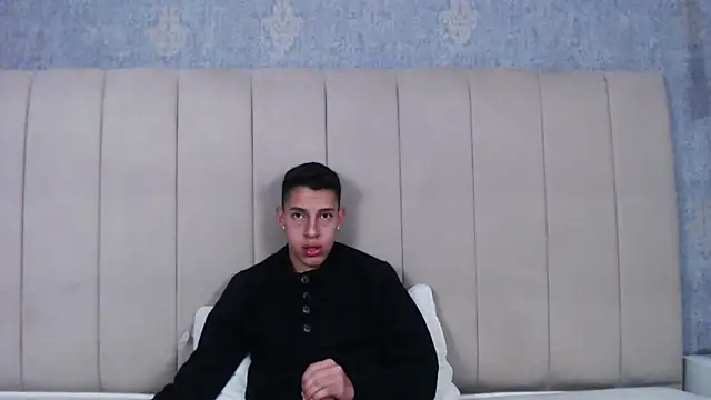 Snapshot of thiago19s chatting on February 14, 2025, 10:36 pm thiago19s online show from February 14, 2025, 10:36 pm