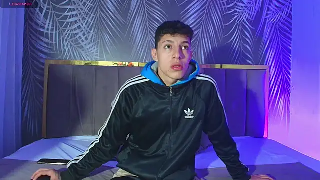 Snapshot of thiago19s chatting on December 5, 2025, 7:54 pm thiago19s online show from December 5, 2025, 7:54 pm