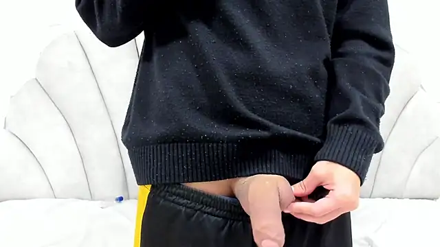 Snapshot of thiago19s chatting on February 5, 2026, 2:43 pm thiago19s online show from February 5, 2026, 2:43 pm