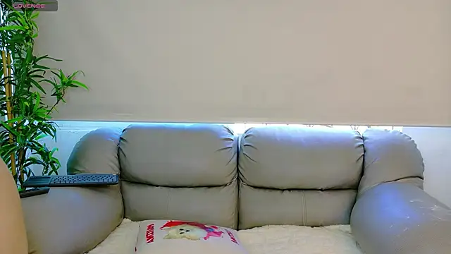 bellacarolainnn online show from April 24, 2026, 8:22 pm