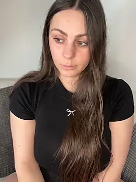 Snapshot of Loella-Rose chatting on February 7, 2026, 12:53 pm Loella-Rose online show from February 7, 2026, 12:53 pm