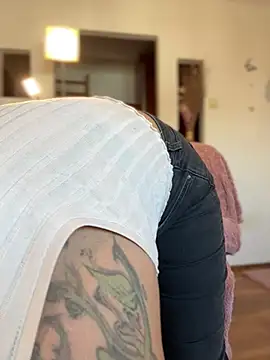 Hotmomcheckk  online show from February 24, 2025, 9:43 am