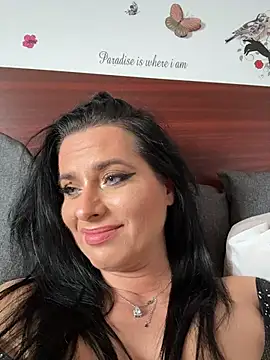 Snapshot of Hotmomcheckk_ chatting on January 19, 2026, 11:47 am Hotmomcheckk online show from January 19, 2026, 11:47 am