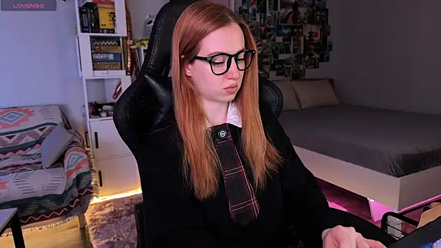 LinaWitch online show from November 5, 2025, 12:49 pm