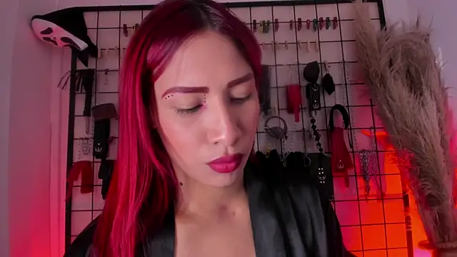 Snapshot of charrlotte_quinn chatting on November 18, 2025, 3:05 pm charrlotte quinn online show from November 18, 2025, 3:05 pm