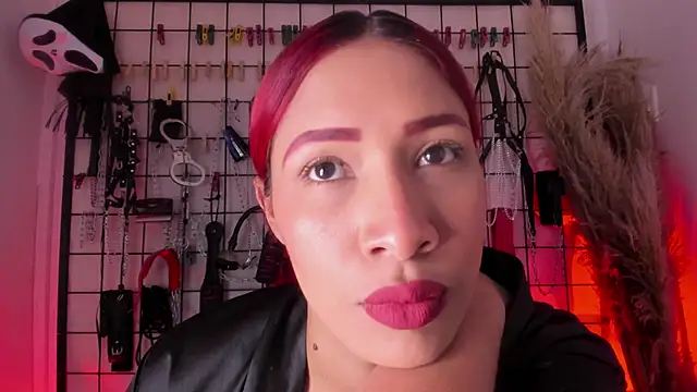 Snapshot of charrlotte_quinn chatting on December 15, 2025, 3:38 pm charrlotte quinn online show from December 15, 2025, 3:38 pm