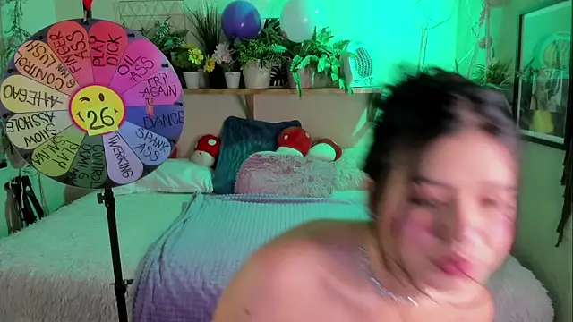 MiaaRose online show from December 5, 2025, 5:20 pm