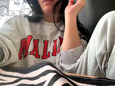 Snapshot of czruz chatting on January 9, 2026, 9:45 am czruz online show from January 9, 2026, 9:45 am