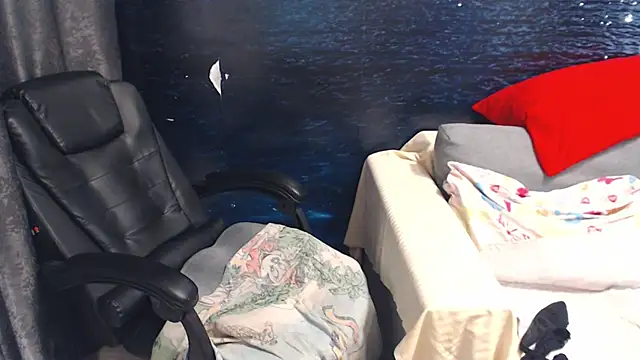 LadyAverrySquirt11 online show from February 13, 2025, 3:56 pm