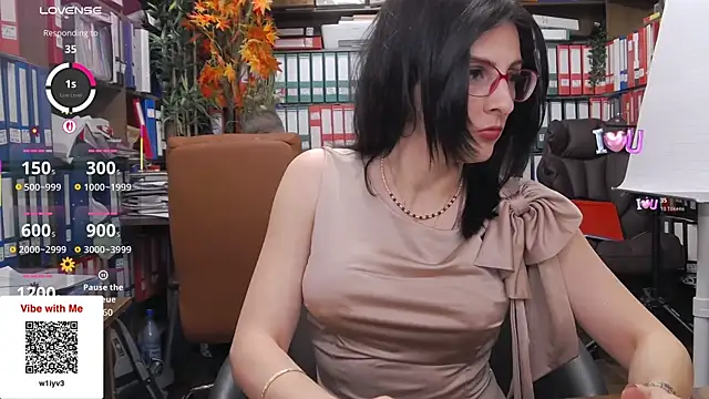 Snapshot of classyladyrellax chatting on December 18, 2025, 1:39 pm classyladyrellax online show from December 18, 2025, 1:39 pm