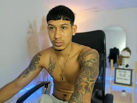 Snapshot of slim_master12 chatting on December 3, 2025, 11:25 pm slim master12 online show from December 3, 2025, 11:25 pm