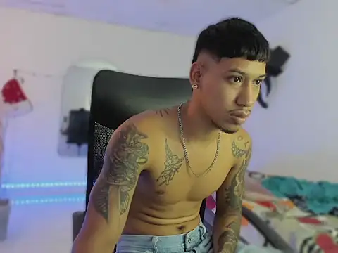 Snapshot of slim_master12 chatting on December 13, 2025, 11:10 pm slim master12 online show from December 13, 2025, 11:10 pm