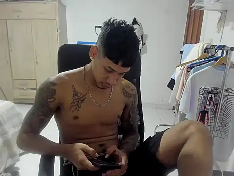 Snapshot of slim_master12 chatting on December 15, 2025, 11:09 pm slim master12 online show from December 15, 2025, 11:09 pm