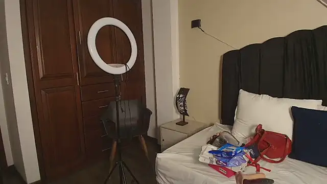 Raquel jones online show from October 12, 2025, 11:42 am