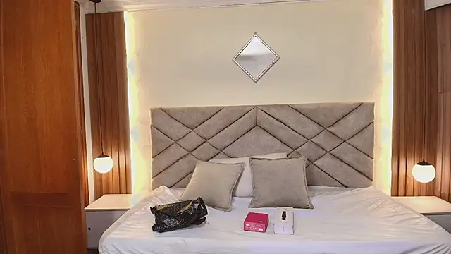 Snapshot of Raquel_jones chatting on March 15, 2026, 12:00 pm Raquel jones online show from March 15, 2026, 12:00 pm