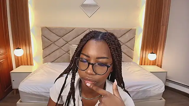 Snapshot of Raquel_jones chatting on March 20, 2026, 12:21 pm Raquel jones online show from March 20, 2026, 12:21 pm