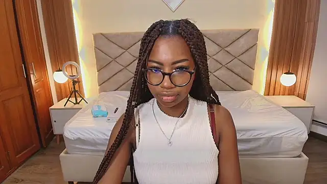 Snapshot of Raquel_jones chatting on March 22, 2026, 11:57 am Raquel jones online show from March 22, 2026, 11:57 am