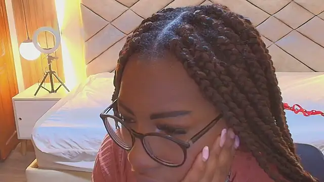 Snapshot of Raquel_jones chatting on March 23, 2026, 11:58 am Raquel jones online show from March 23, 2026, 11:58 am