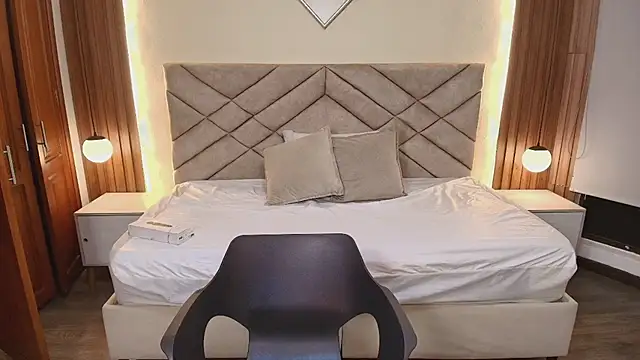 Snapshot of Raquel_jones chatting on March 24, 2026, 12:21 pm Raquel jones online show from March 24, 2026, 12:21 pm