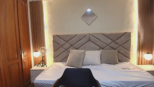 Snapshot of Raquel_jones chatting on March 27, 2026, 1:44 pm Raquel jones online show from March 27, 2026, 1:44 pm