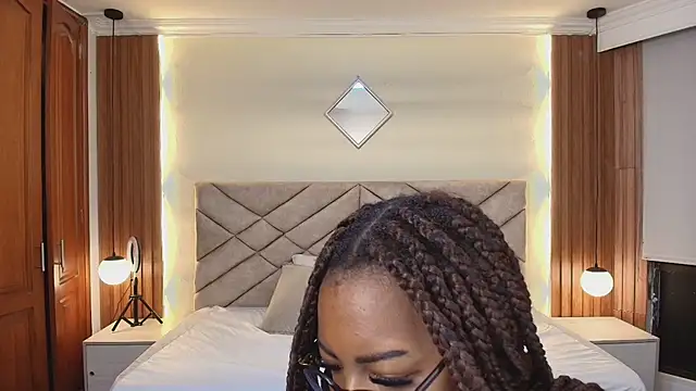 Snapshot of Raquel_jones chatting on April 1, 2026, 12:06 pm Raquel jones online show from April 1, 2026, 12:06 pm