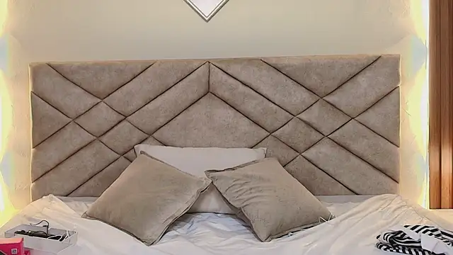 Snapshot of Raquel_jones chatting on April 1, 2026, 1:41 pm Raquel jones online show from April 1, 2026, 1:41 pm