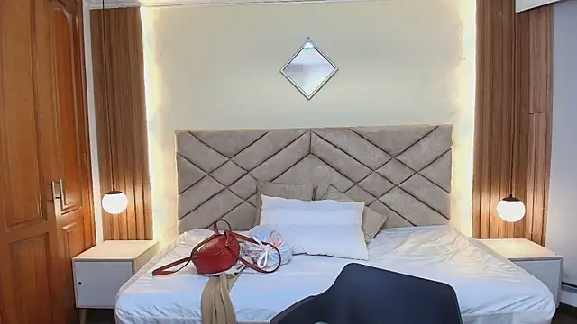 Snapshot of Raquel_jones chatting on April 7, 2026, 12:16 pm Raquel jones online show from April 7, 2026, 12:16 pm