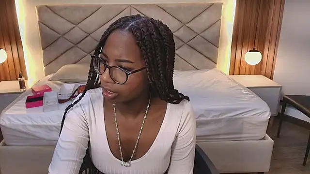 Snapshot of Raquel_jones chatting on April 16, 2026, 12:06 pm Raquel jones online show from April 16, 2026, 12:06 pm