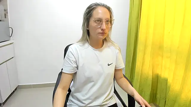 Snapshot of Adele_johnsonn1 chatting on December 5, 2024, 2:44 pm Adele johnsonn1 online show from December 5, 2024, 2:44 pm