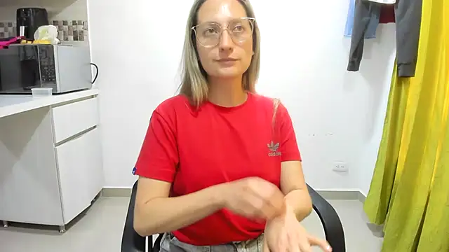Snapshot of Adele_johnsonn1 chatting on December 13, 2024, 8:47 pm Adele johnsonn1 online show from December 13, 2024, 8:47 pm