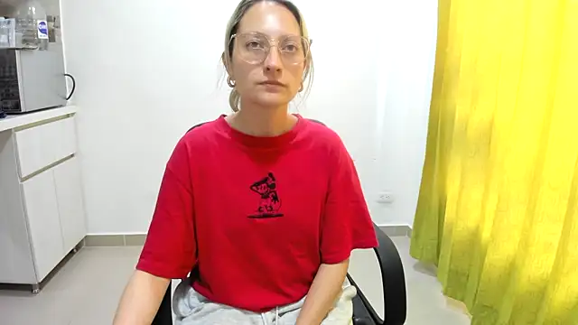Snapshot of Adele_johnsonn1 chatting on December 29, 2024, 4:40 pm Adele johnsonn1 online show from December 29, 2024, 4:40 pm