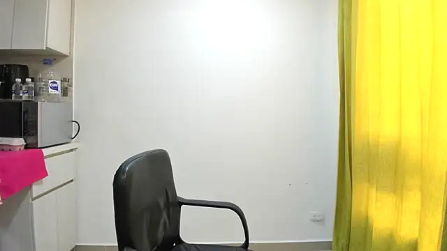 Snapshot of Adele_johnsonn1 chatting on January 16, 2025, 6:27 pm Adele johnsonn1 online show from January 16, 2025, 6:27 pm
