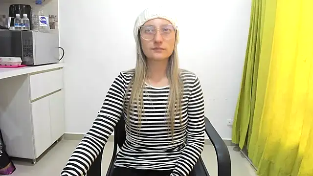 Snapshot of Adele_johnsonn1 chatting on January 23, 2025, 6:35 pm Adele johnsonn1 online show from January 23, 2025, 6:35 pm