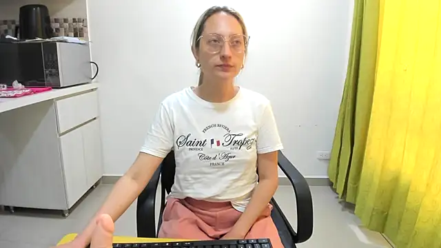 Snapshot of Adele_johnsonn1 chatting on February 17, 2025, 4:26 pm Adele johnsonn1 online show from February 17, 2025, 4:26 pm