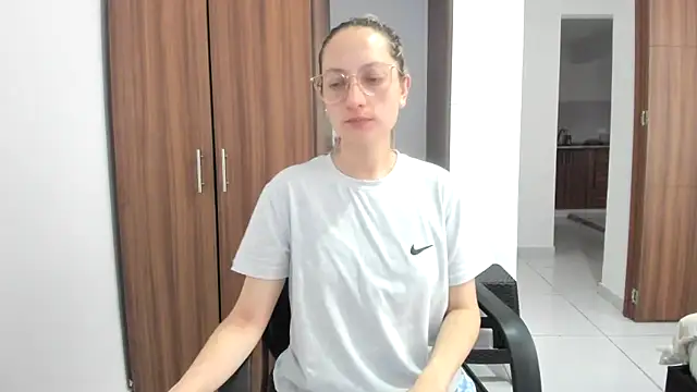 Snapshot of Adele_johnsonn1 chatting on September 19, 2025, 2:51 pm Adele johnsonn1 online show from September 19, 2025, 2:51 pm