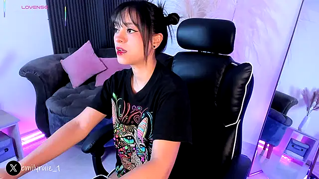 Snapshot of emilyruiz1 chatting on December 3, 2025, 8:23 am emilyruiz1 online show from December 3, 2025, 8:23 am