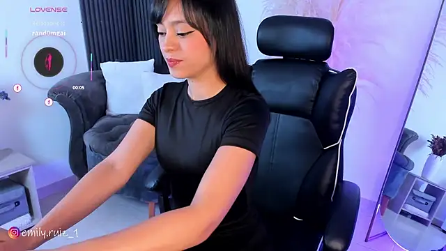 Snapshot of emilyruiz1 chatting on January 6, 2026, 4:11 pm emilyruiz1 online show from January 6, 2026, 4:11 pm