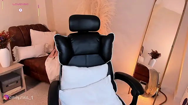 Snapshot of emilyruiz1 chatting on February 18, 2026, 9:00 pm emilyruiz1 online show from February 18, 2026, 9:00 pm