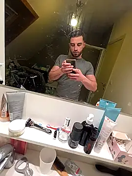 Vekie 007 online show from February 1, 2026, 7:23 pm