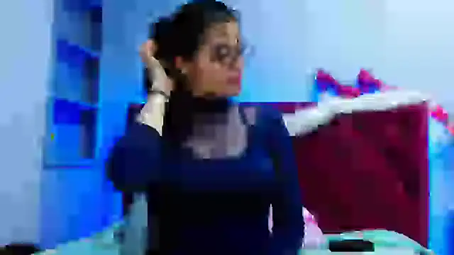 lunazulsj online show from January 13, 2025, 5:23 pm