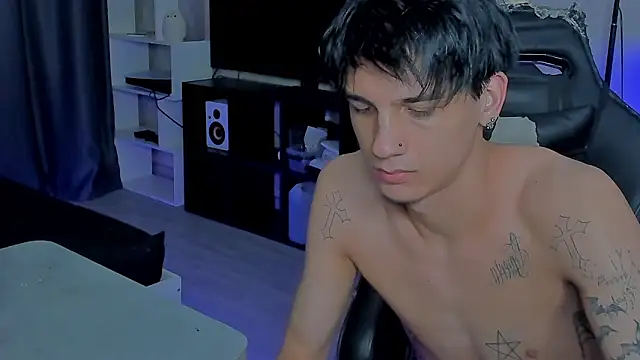 Snapshot of MarkBrowniii chatting on December 15, 2025, 8:46 pm MarkBrowniii online show from December 15, 2025, 8:46 pm