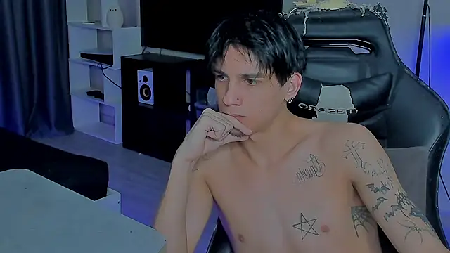 Snapshot of MarkBrowniii chatting on December 20, 2025, 9:11 pm MarkBrowniii online show from December 20, 2025, 9:11 pm