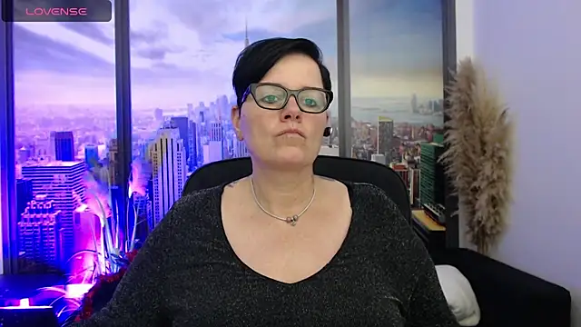 ninarandmann online show from December 10, 2024, 6:06 pm