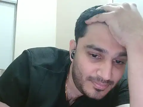 Snapshot of robintoit chatting on June 23, 2026, 5:55 pm robintoit online show from June 23, 2026, 5:55 pm