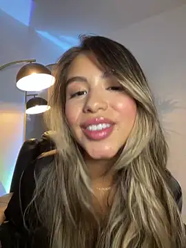 Snapshot of _laura_02 chatting on March 1, 2025, 12:50 am laura 02 online show from March 1, 2025, 12:50 am
