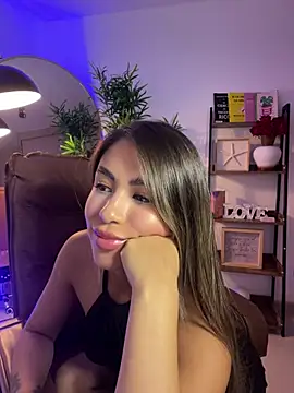 Snapshot of _laura_02 chatting on March 18, 2025, 7:53 pm laura 02 online show from March 18, 2025, 7:53 pm