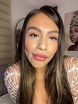 Snapshot of _laura_02 chatting on September 15, 2025, 12:21 am laura 02 online show from September 15, 2025, 12:21 am